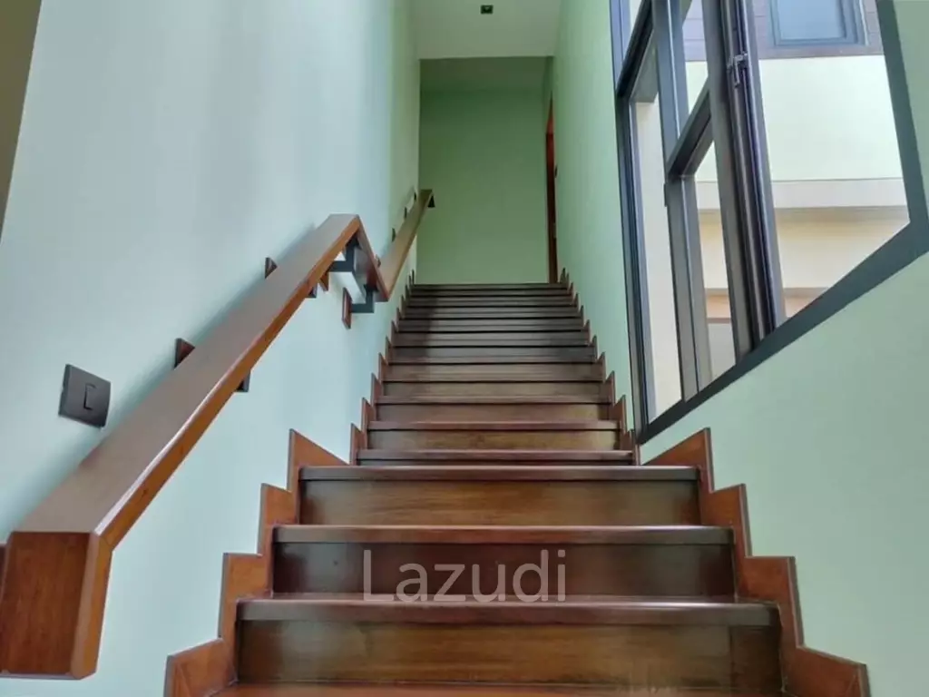 4 Bed 280 SQ.M Chaiyapruek Land and House Park