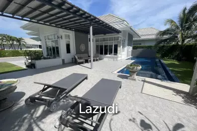 Black Mountain: Modern 3 Bed, 2 Bath Villa with extended Pool and Terrace Area