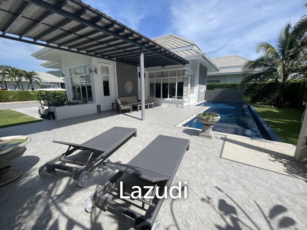 Black Mountain: Modern 3 Bed, 2 Bath Villa with extended Pool and Terrace Area