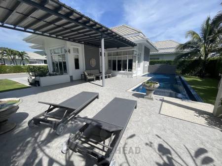 Black Mountain Resort: Moderne Villa mit 3 Schlafzimmern, 2 Bädern, erweitertem Pool- und Terrassenbereich