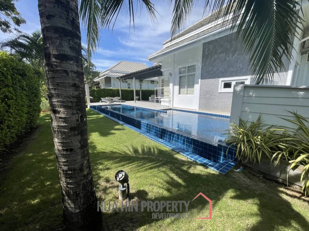 Black Mountain: Modern 3 Bed, 2 Bath Villa with extended Pool and Terrace Area