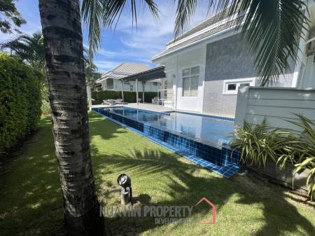 Black Mountain: Modern 3 Bed, 2 Bath Villa with extended Pool and Terrace Area