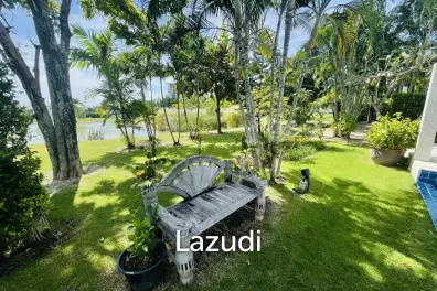 Black Mountain: Modern 3 Bed, 2 Bath Villa with extended Pool and Terrace Area