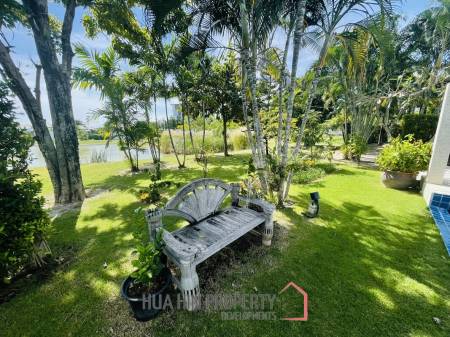 Black Mountain: Modern 3 Bed, 2 Bath Villa with extended Pool and Terrace Area