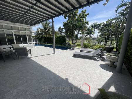 Black Mountain: Modern 3 Bed, 2 Bath Villa with extended Pool and Terrace Area