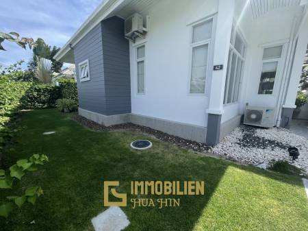 Black Mountain: Modern 3 Bed, 2 Bath Villa with extended Pool and Terrace Area