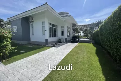 Black Mountain: Modern 3 Bed, 2 Bath Villa with extended Pool and Terrace Area