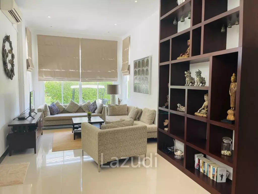Black Mountain: Modern 3 Bed, 2 Bath Villa with extended Pool and Terrace Area