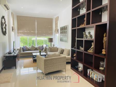 Black Mountain: Modern 3 Bed, 2 Bath Villa with extended Pool and Terrace Area