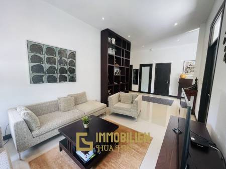 Black Mountain: Modern 3 Bed, 2 Bath Villa with extended Pool and Terrace Area