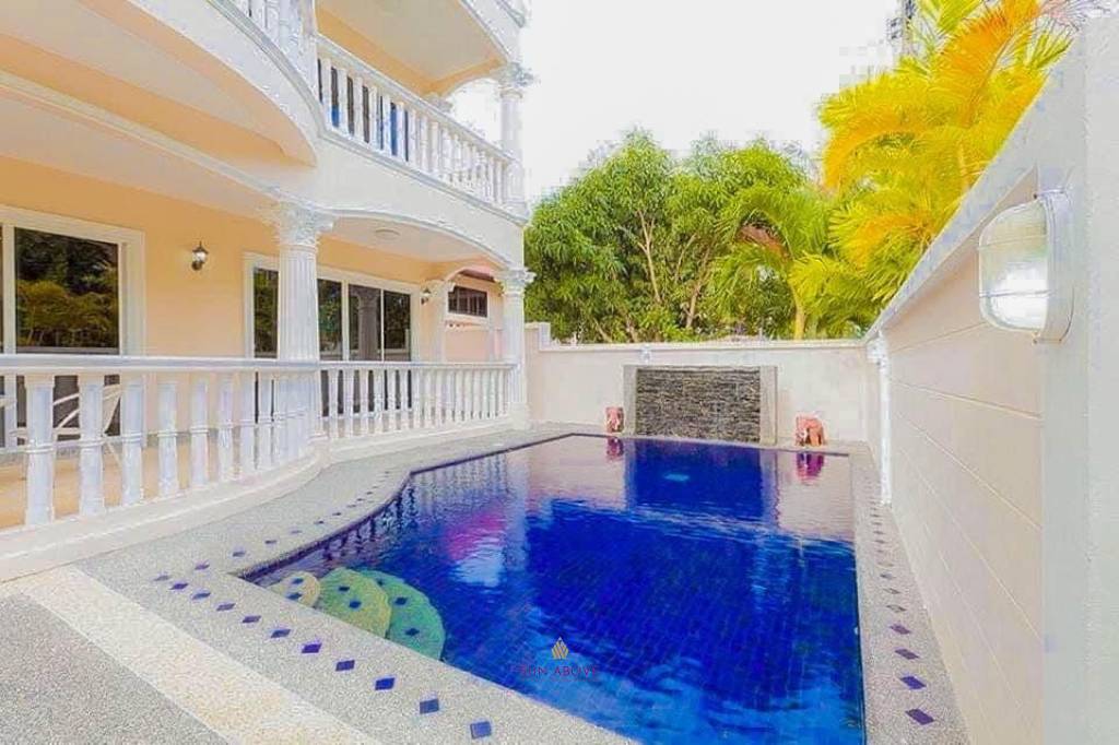 Apartment Building with 6 Bedroom For Sale In The Heart Of Rawai