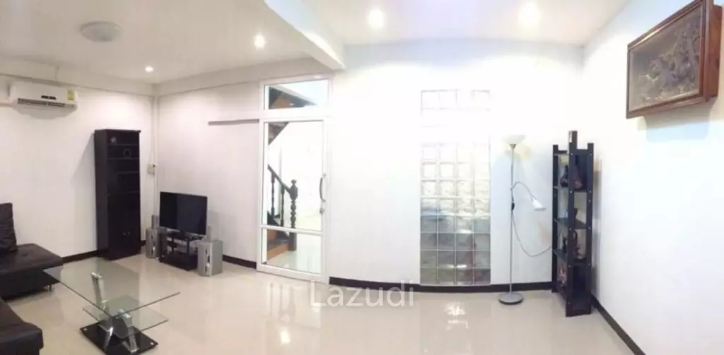 Twin houses near the electric train 500 meters, comfortable, safe, close to the market.
