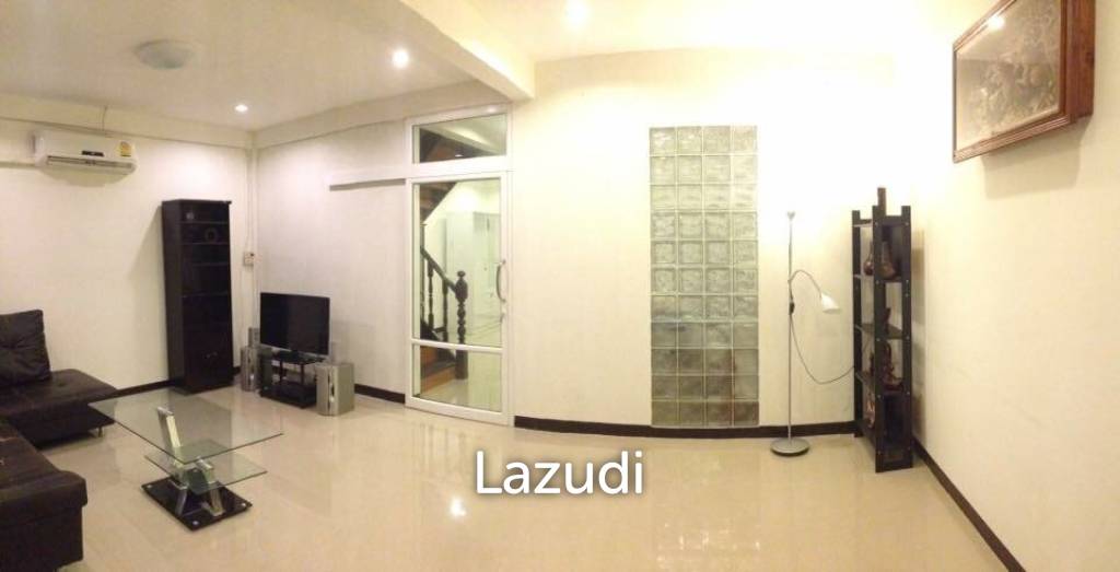 Twin houses near the electric train 500 meters, comfortable, safe, close to the market.