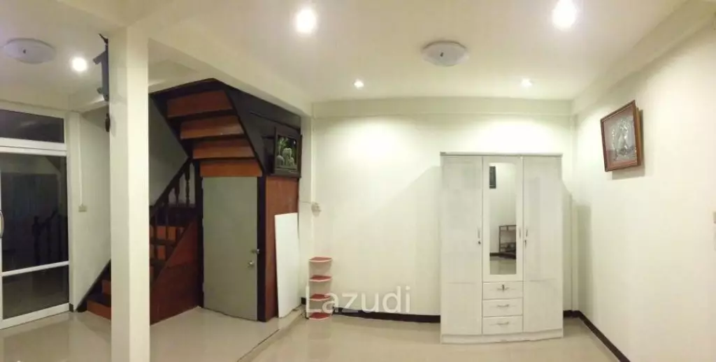 Twin houses near the electric train 500 meters, comfortable, safe, close to the market.