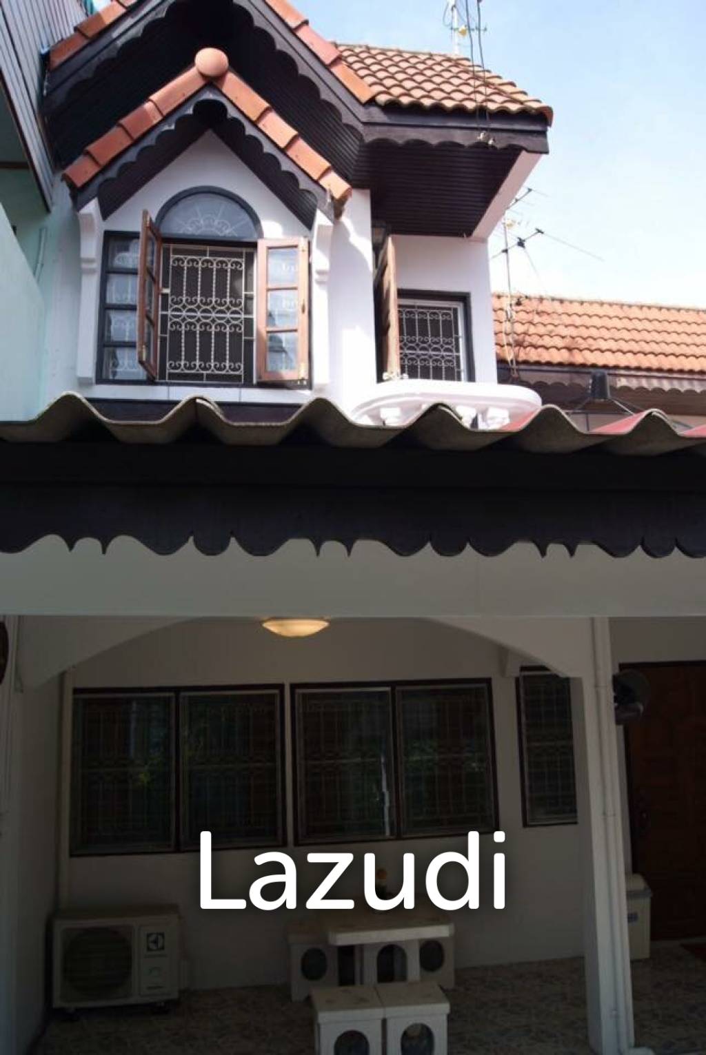 Twin houses near the electric train 500 meters, comfortable, safe, close to the market.
