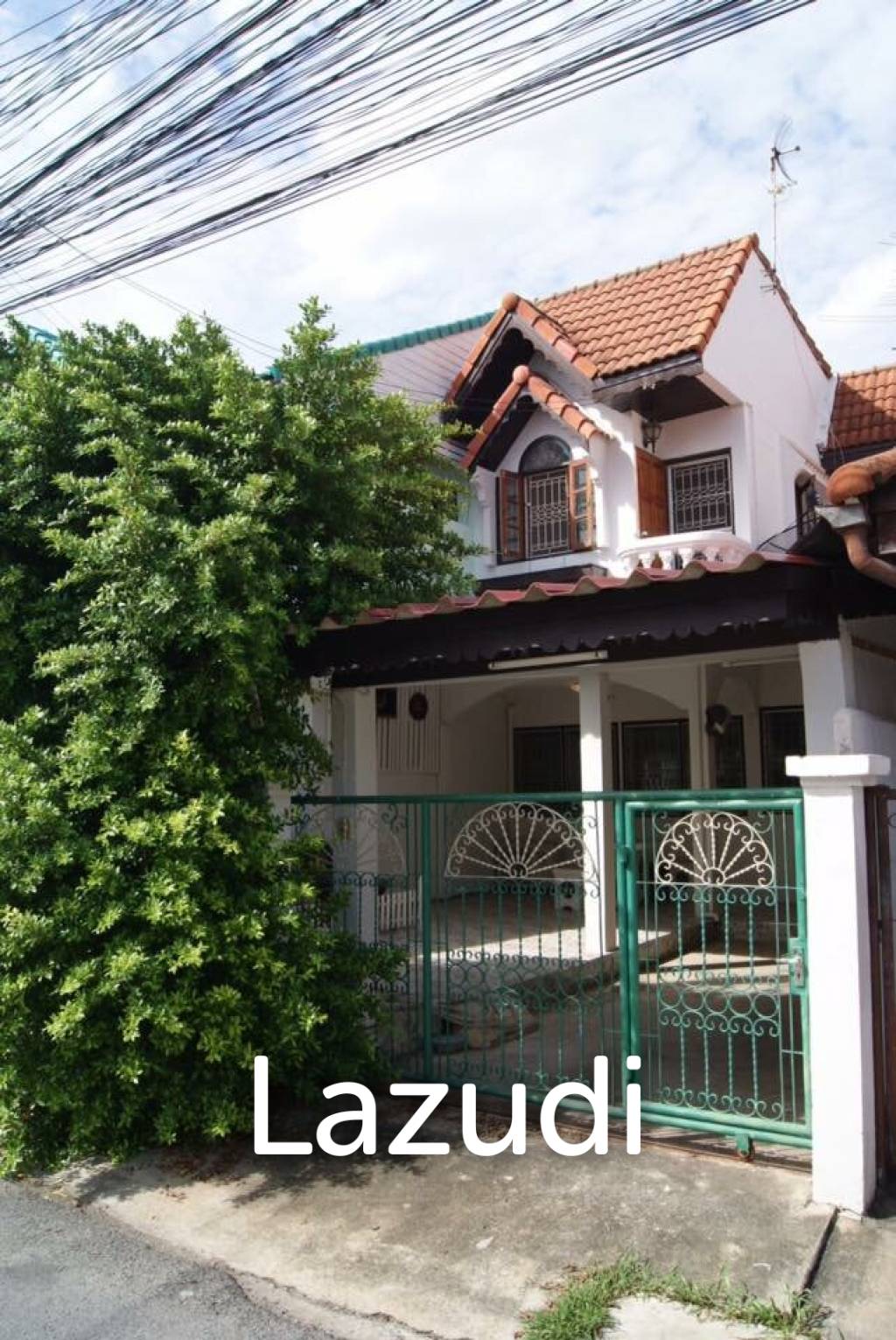 Twin houses near the electric train 500 meters, comfortable, safe, close to the market.