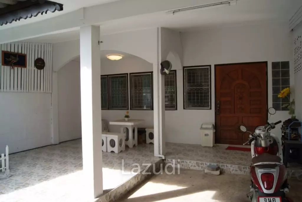 Twin houses near the electric train 500 meters, comfortable, safe, close to the market.