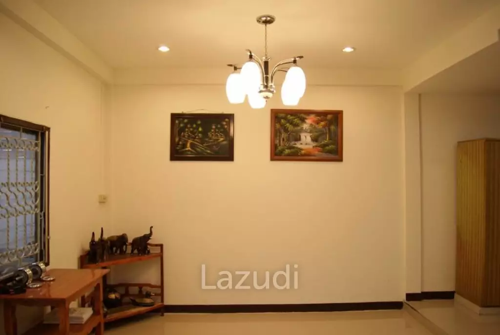 Twin houses near the electric train 500 meters, comfortable, safe, close to the market.