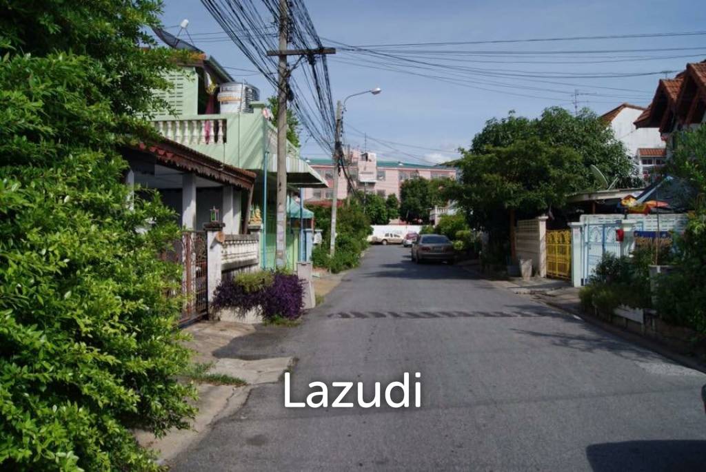 Twin houses near the electric train 500 meters, comfortable, safe, close to the market.