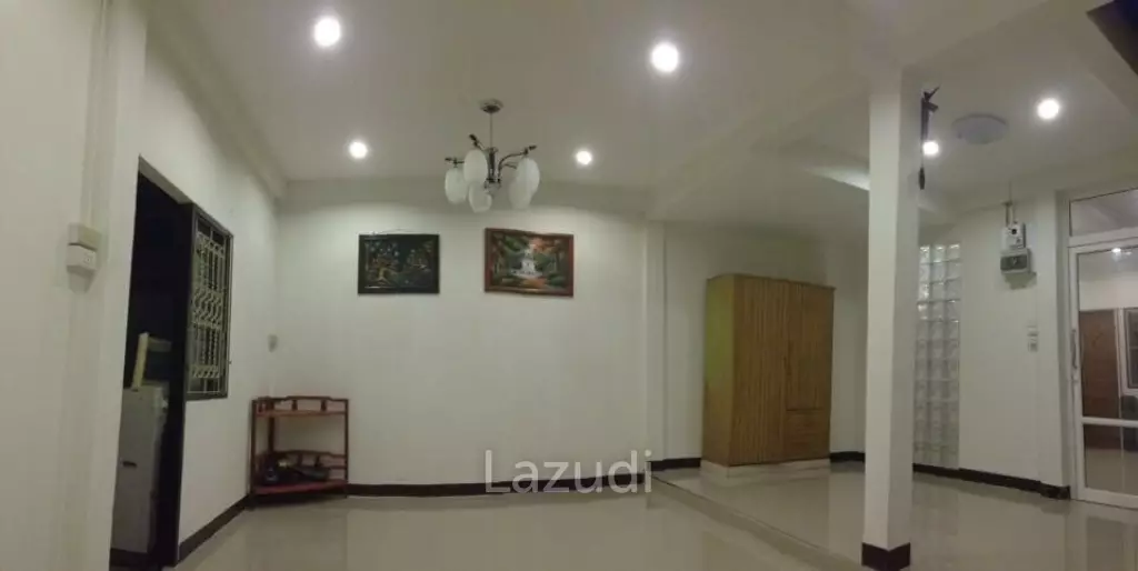 Twin houses near the electric train 500 meters, comfortable, safe, close to the market.