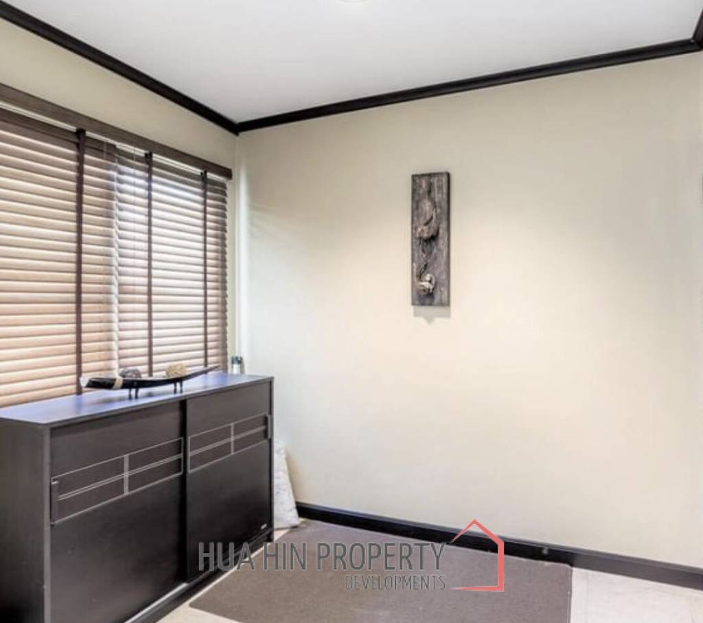 PALM HILL CONDO  : 2 bed on top floor