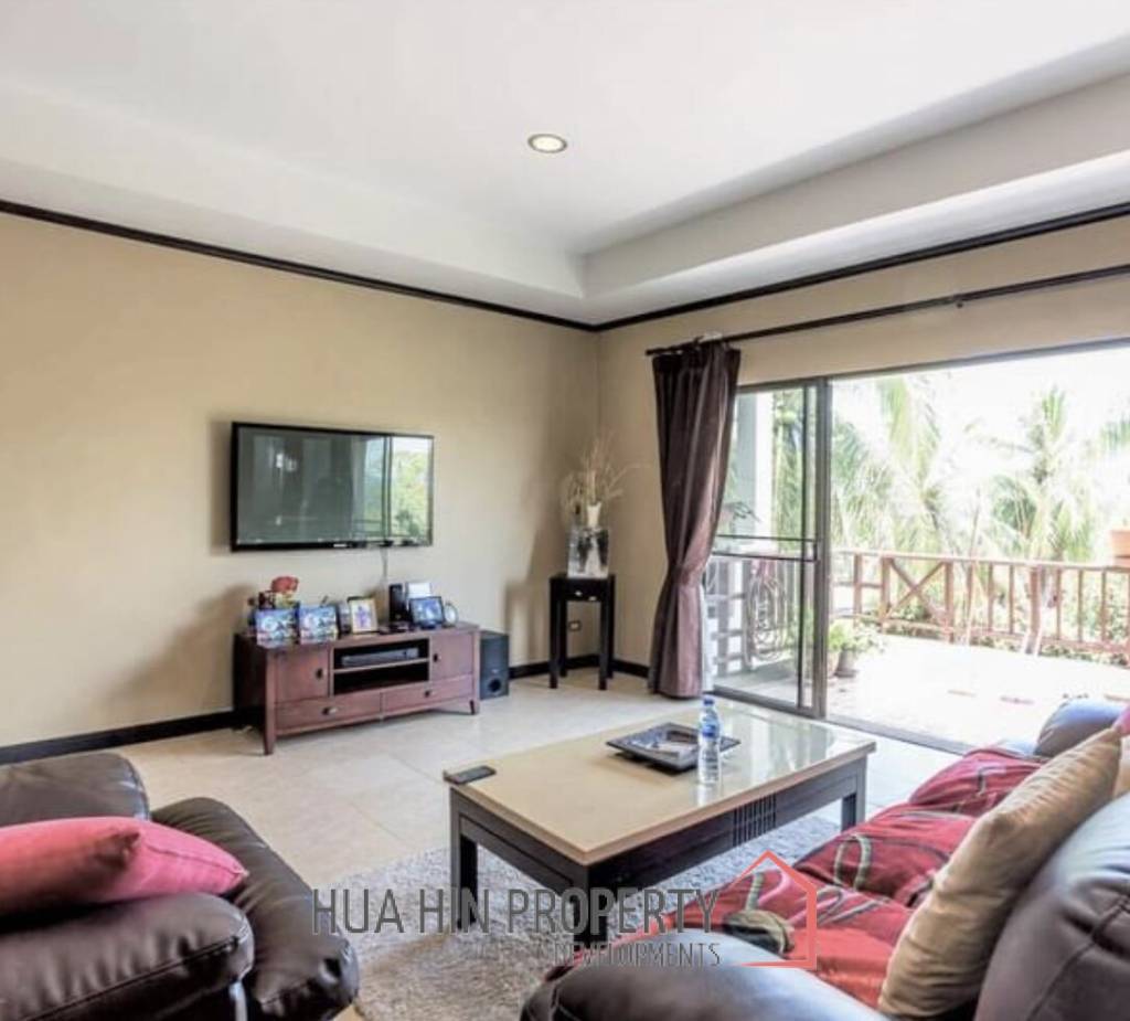 PALM HILL CONDO  : 2 bed on top floor