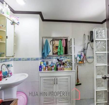 PALM HILL CONDO  : 2 bed on top floor