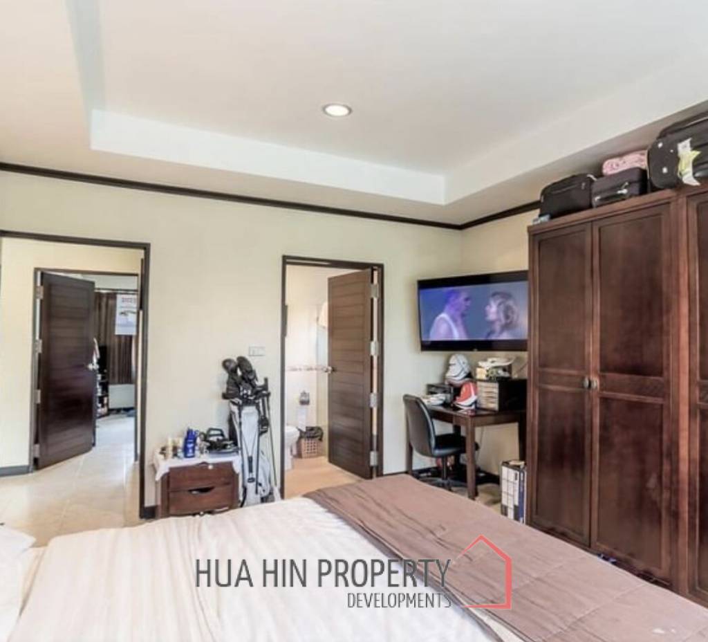 PALM HILL CONDO  : 2 bed on top floor