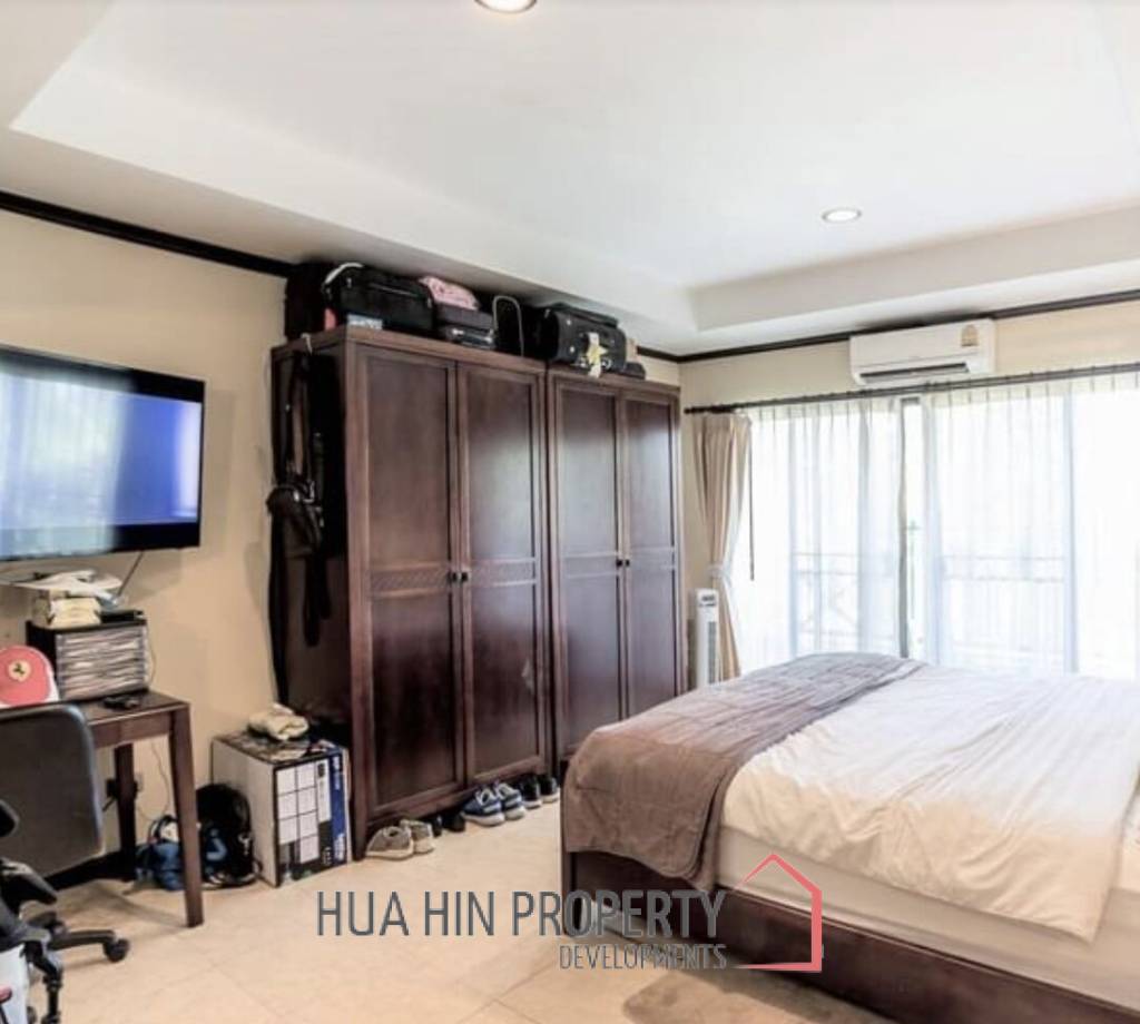 PALM HILL CONDO  : 2 bed on top floor