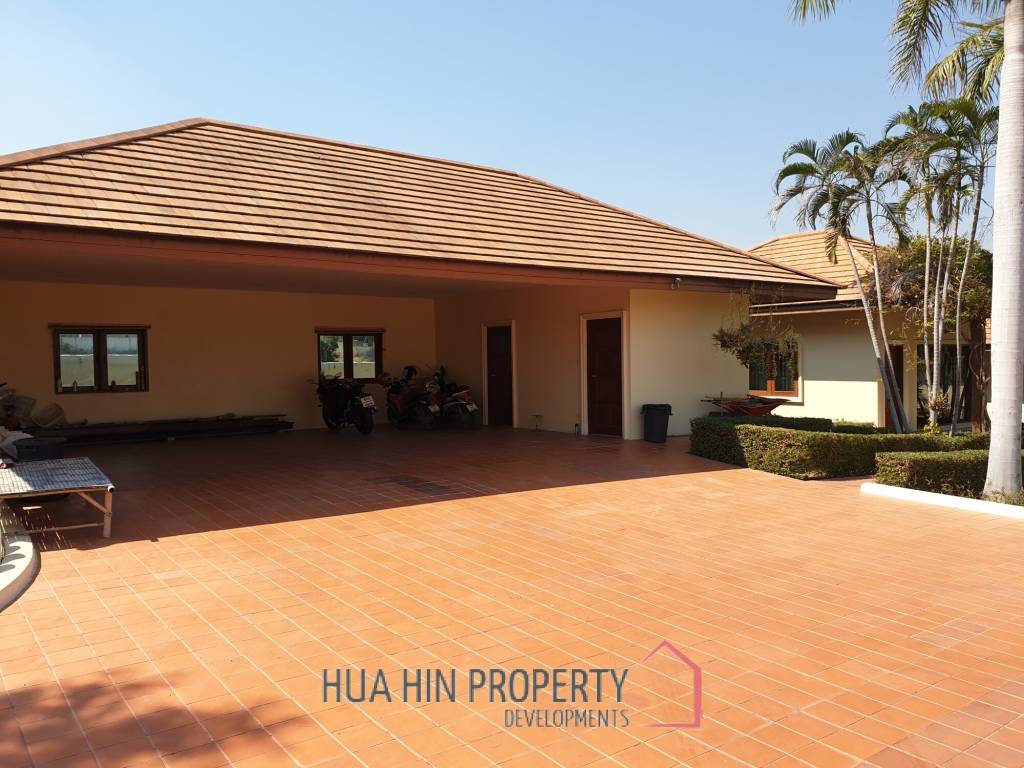 Large Entertaining Home On Golf Course With Memberships