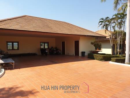 Large Entertaining Home On Golf Course With Memberships
