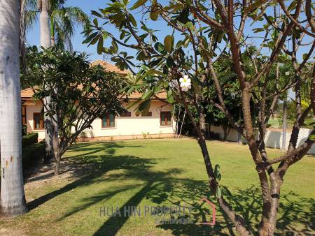 Large Entertaining Home On Golf Course With Memberships