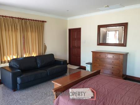 Large Entertaining Home On Golf Course With Memberships
