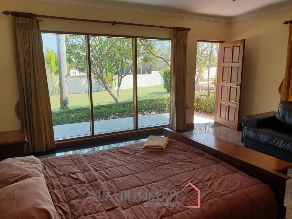 Large Entertaining Home On Golf Course With Memberships