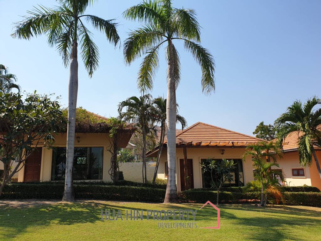 Large Entertaining Home On Golf Course With Memberships