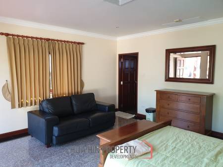 Large Entertaining Home On Golf Course With Memberships