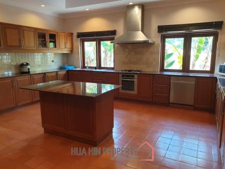 Large Entertaining Home On Golf Course With Memberships