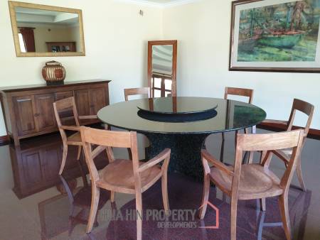 Large Entertaining Home On Golf Course With Memberships