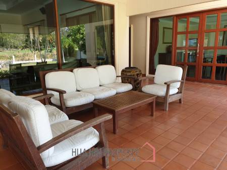 Large Entertaining Home On Golf Course With Memberships