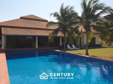 Large Entertaining Home On Golf Course With Memberships