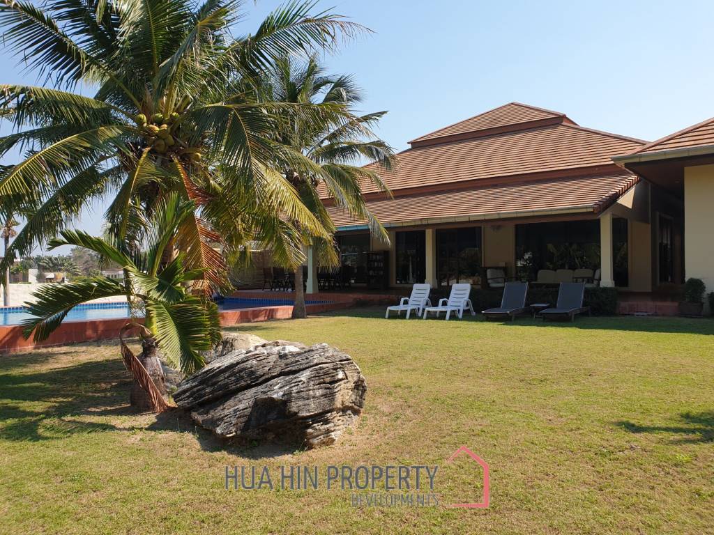 Large Entertaining Home On Golf Course With Memberships