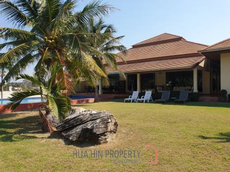 Large Entertaining Home On Golf Course With Memberships