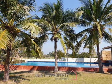 Large Entertaining Home On Golf Course With Memberships