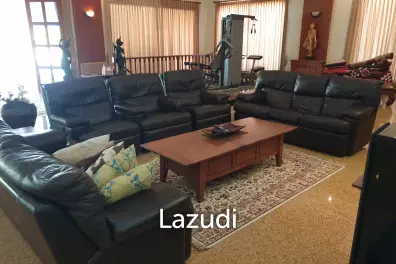 Large Entertaining Home On Golf Course With Memberships