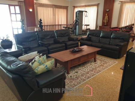 Large Entertaining Home On Golf Course With Memberships