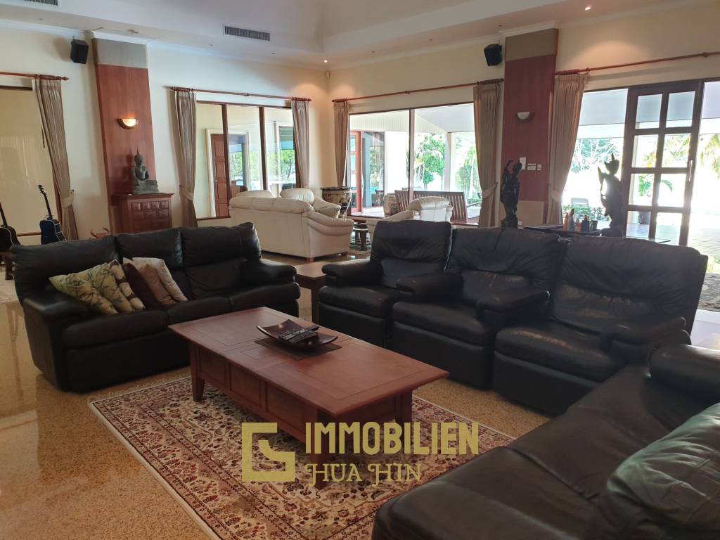 Large Entertaining Home On Golf Course With Memberships