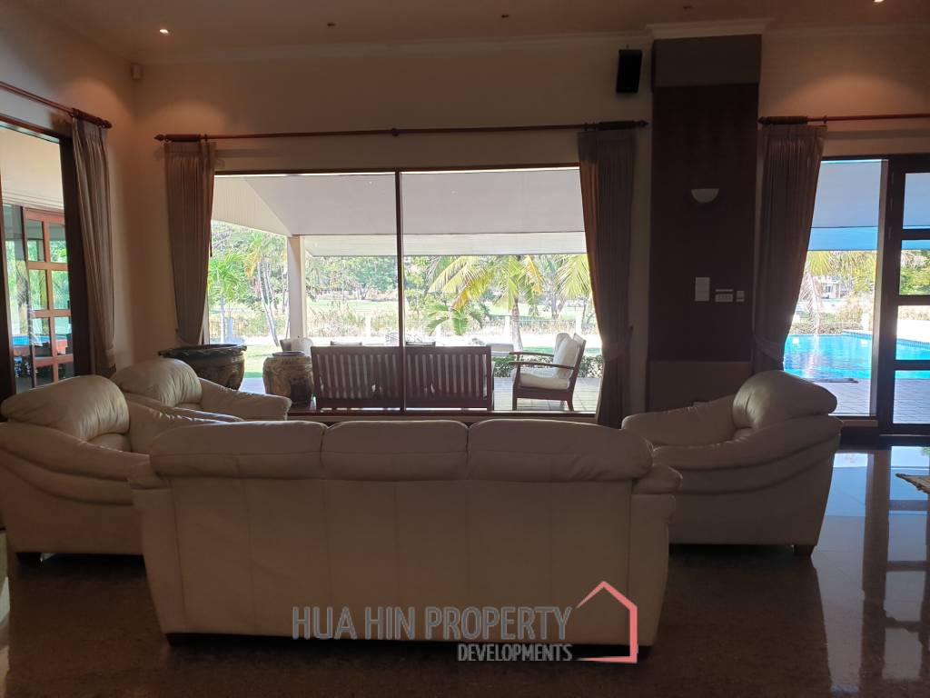 Large Entertaining Home On Golf Course With Memberships