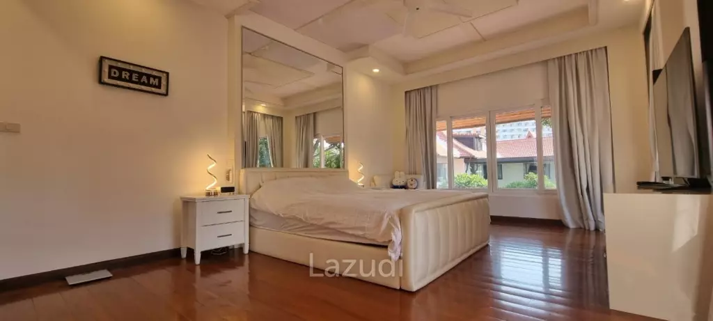 4 Beds 5 Baths 300 SQ.M. Chateau Dale Thai Bali