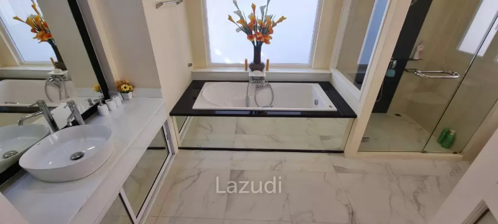4 Beds 5 Baths 300 SQ.M. Chateau Dale Thai Bali