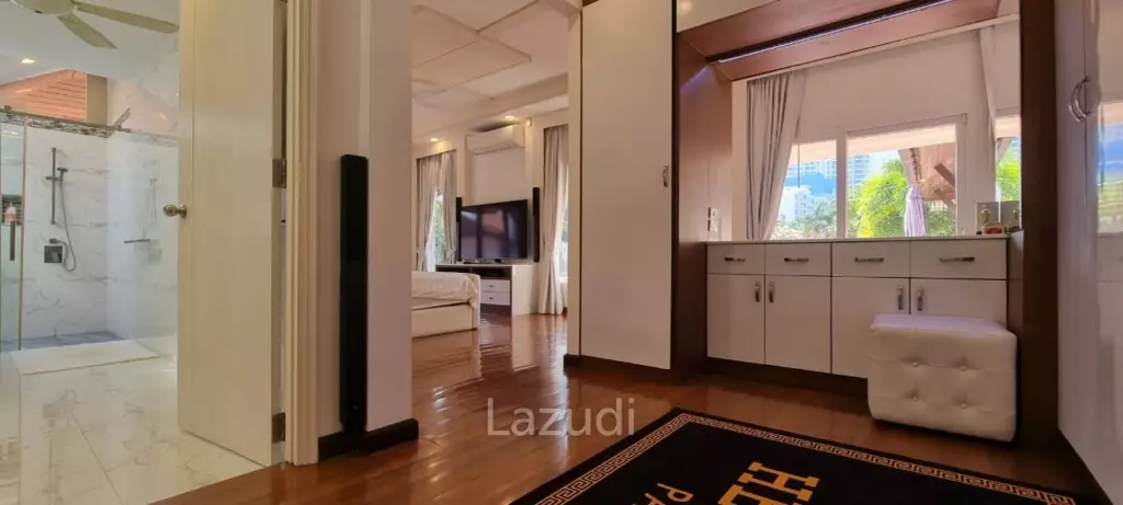 4 Beds 5 Baths 300 SQ.M. Chateau Dale Thai Bali